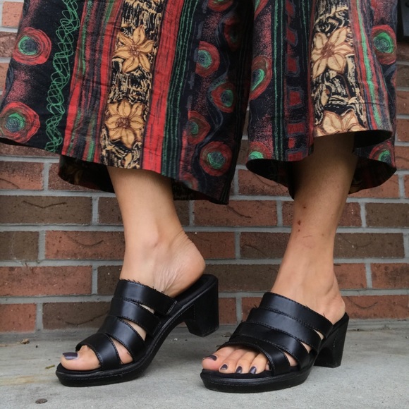 Vintage Shoes - Black Slip-ons